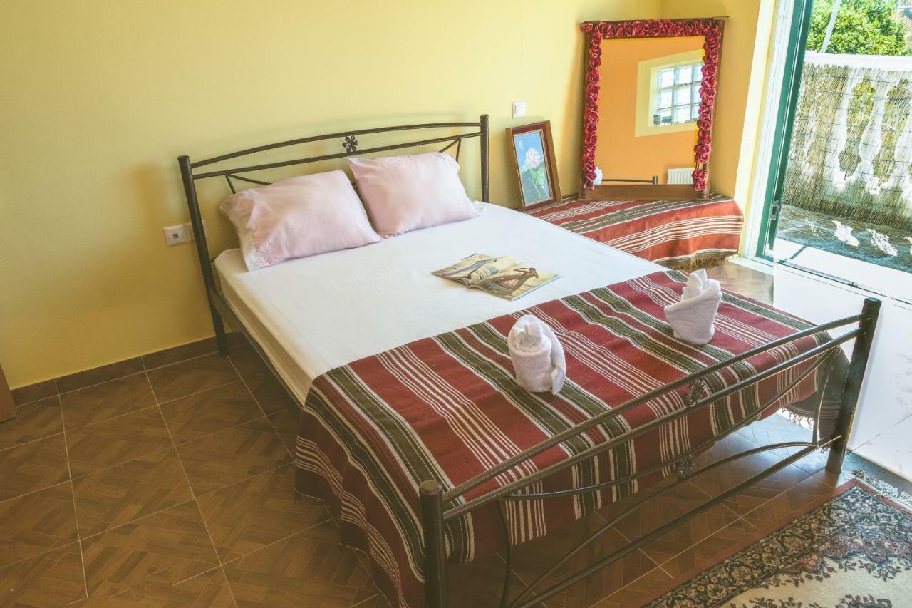 Modern Flat With Beautiful Views In South Of Corfu Leilighet Lefkímmi Eksteriør bilde