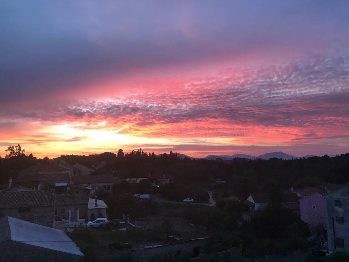 Modern Flat With Beautiful Views In South Of Corfu Leilighet Lefkímmi Eksteriør bilde