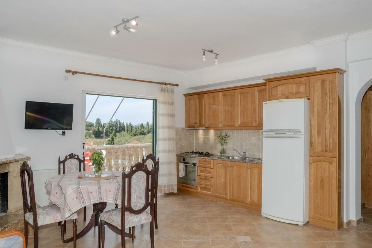 Modern Flat With Beautiful Views In South Of Corfu Leilighet Lefkímmi Eksteriør bilde